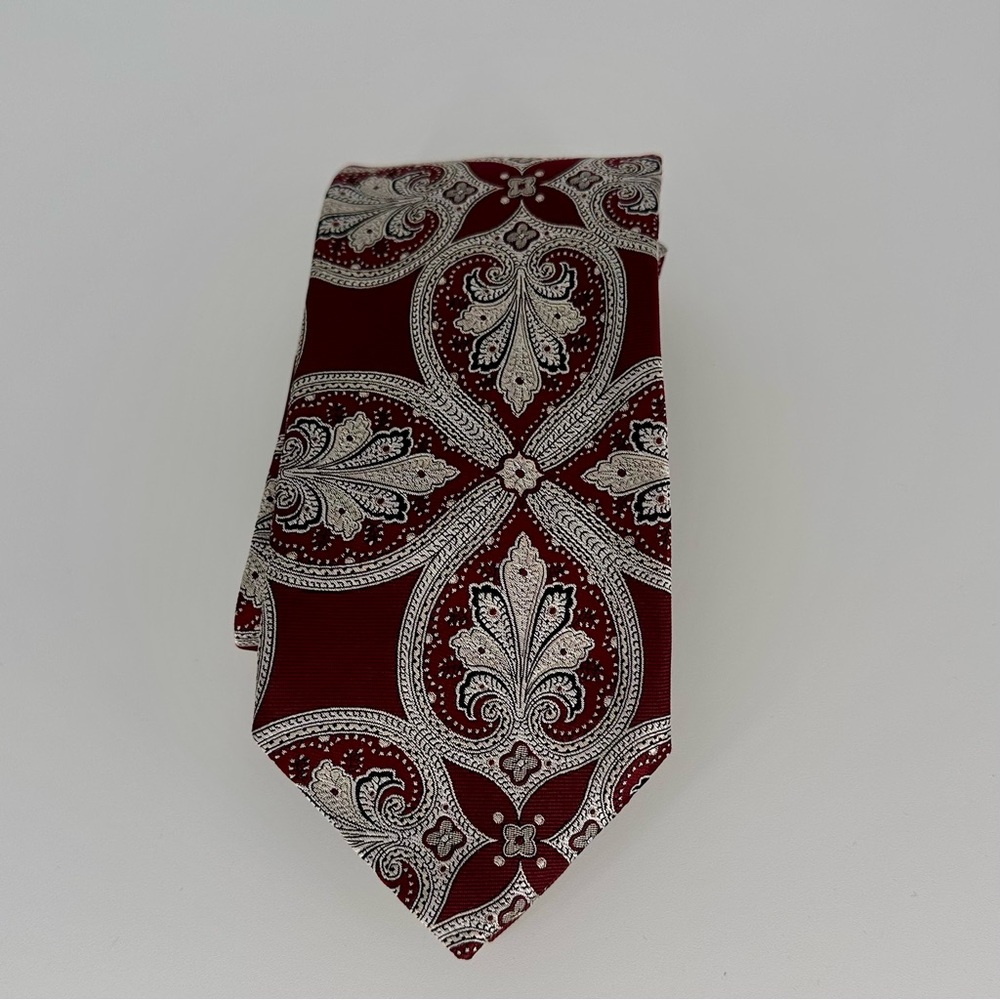 Paul‎ Fredrick Burgundy and Silver Paisley 100% silk tie